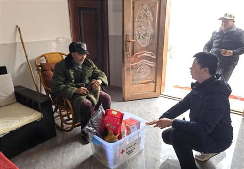武胜县真静乡开展困难群众和残疾家庭春节慰问活动