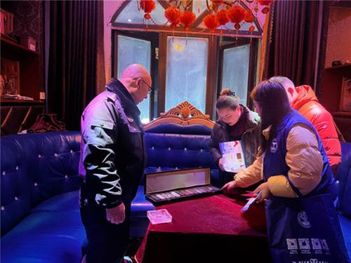 岳池县石垭镇开展夜间禁毒宣传活动