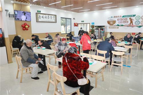 岳池县：破解社区就餐难题 守护老人幸福“食”光