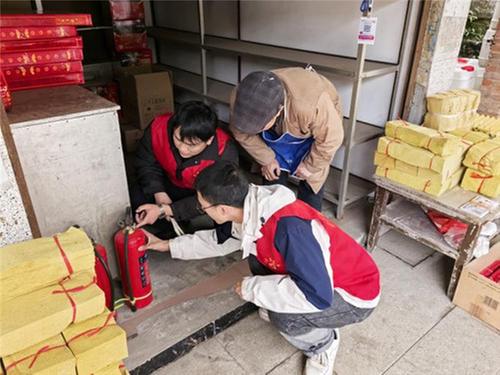 前锋区桂兴镇开展“文明迎新春，平安过大年”志愿服务活动