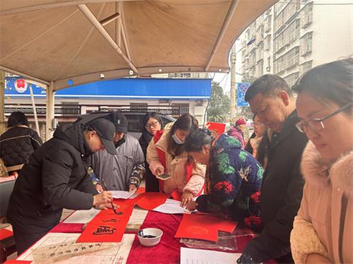 飞龙镇团委开展“春联喜相送，情谊暖飞龙”志愿服务活动