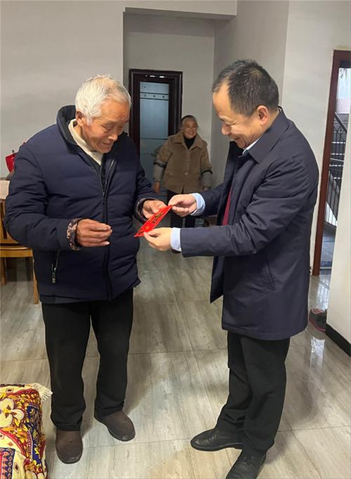 南江县公山镇小学开展春节前慰问活动