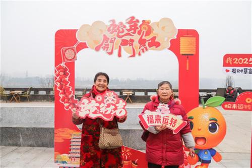 打卡、猜灯谜、大转盘......资阳“梦想同轨 雁江同美”科普游园活动精彩纷呈