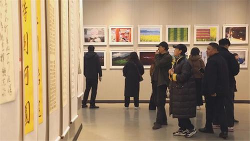 【新春走基层·文化中国年】蛇舞墨香 书影同辉！邻水县举行美术书法摄影作品展