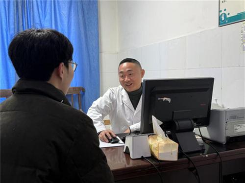 邱建强：坚守“医”线度佳节