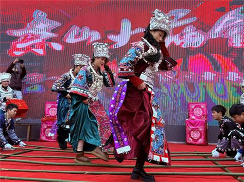 聚焦春节文旅大餐丨2025乐山大庙会精彩纷呈，互动才艺比拼引爆新春狂欢