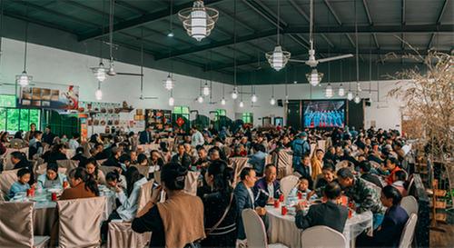 邻水县：金蛇献瑞贺新春 餐饮消费热浪滚滚
