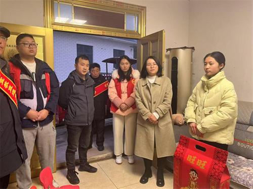 共青团武胜县委深入赛马镇慰问困难青少年