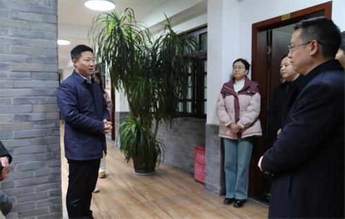 节后上班第一天 内江市市中区领导看望慰问干部职工