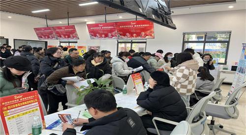 武胜县人社局：搭劳务协作桥  圆万千就业梦