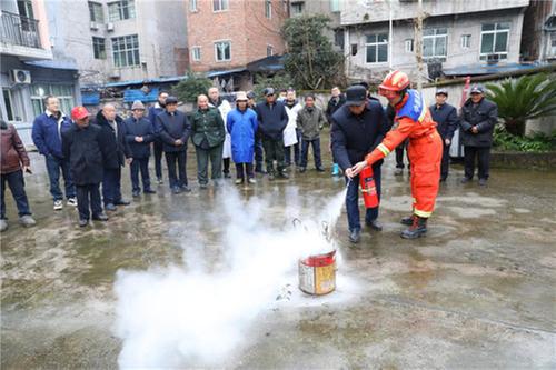 广安：敬老爱老献爱心 温情满满元宵节