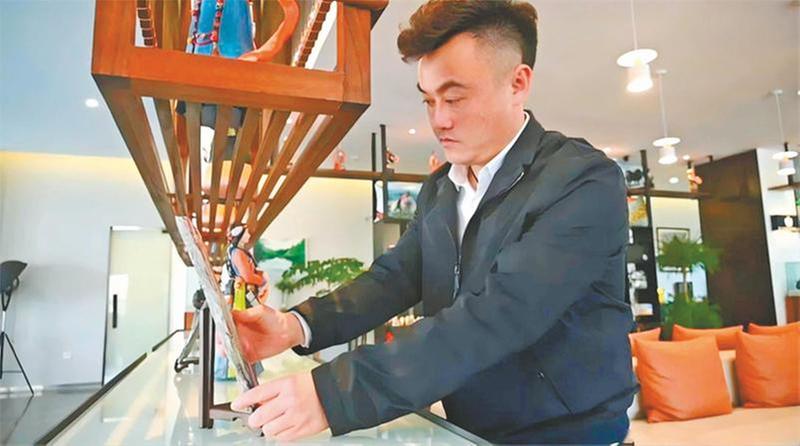 “归巢之鸟”刘朋雨 以文创之力，重焕“九寨祥巴”生机