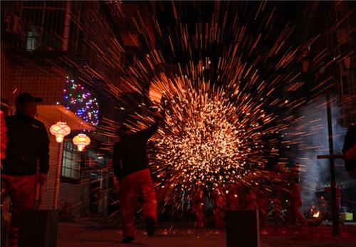 四川内江（重庆荣昌）：龙腾狮舞 非遗闹元宵