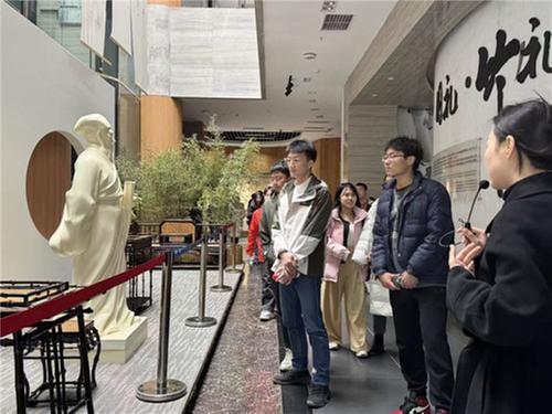 清华学子到青神开展学习交流活动