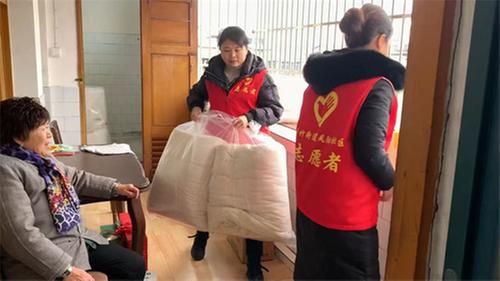 青神：贴心助老搬家 情暖独居老人