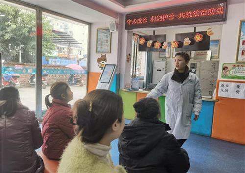 大竹县：医护勇筑“守护墙” 倾心呵护未成年人   
