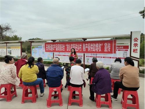 简阳：拧紧农资“安全阀” 守护春耕“希望田”