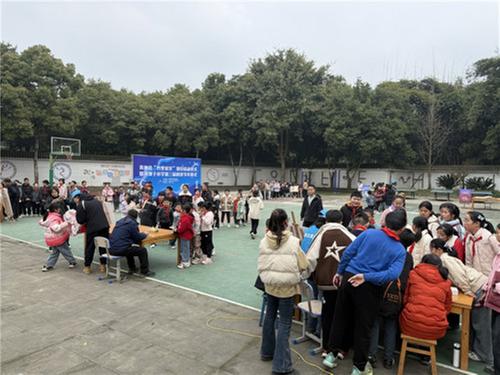 青神：“竹里星火”进校园  照亮科普之路