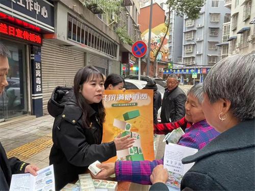 成都东部新区石板凳街道开展“共筑满意消费”3·15国际消费者权益日宣传活动