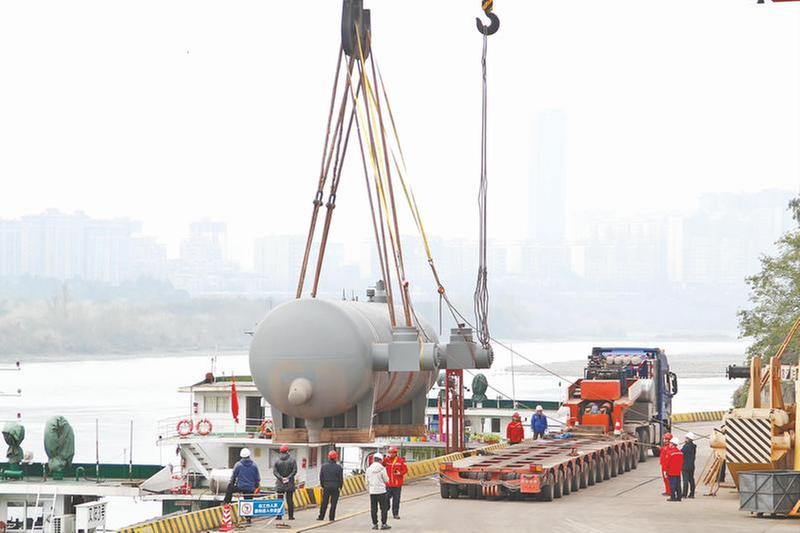 大件码头货运忙