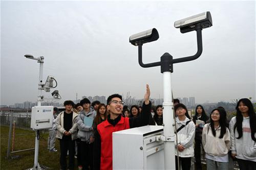 四川内江：探索气象奥秘 感受科学魅力