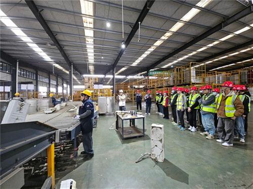 70余名师生走进眉山环保设施开放单位 感受“变废为宝”的绿色之旅