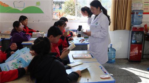 南江县长赤镇桥梁小学开展结核病防治科普宣传活动