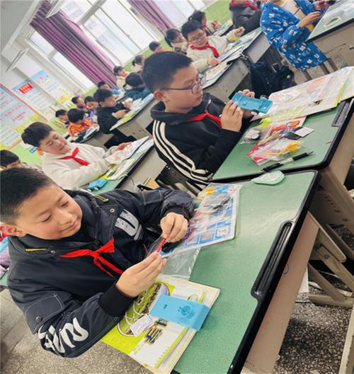 南江县朝阳小学开展科技与节能减排活动