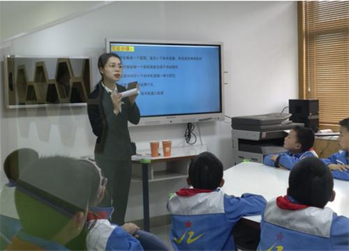 馆校联动点燃科普星火