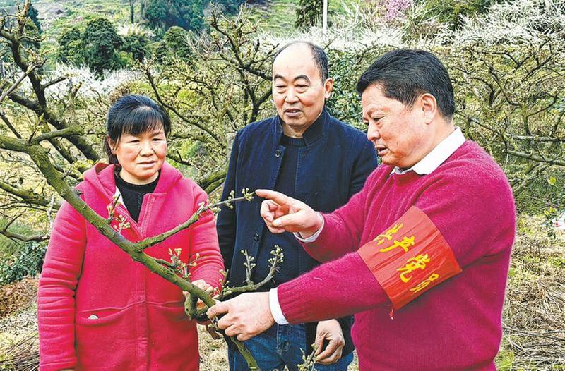 退休不褪色 一线来服务