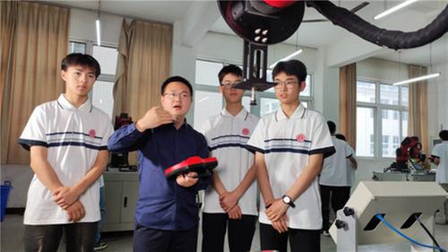 南江县职业中学:校园掀起“科普热”