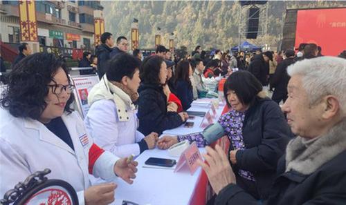 通江县老科协组织专家开展科普宣传活动