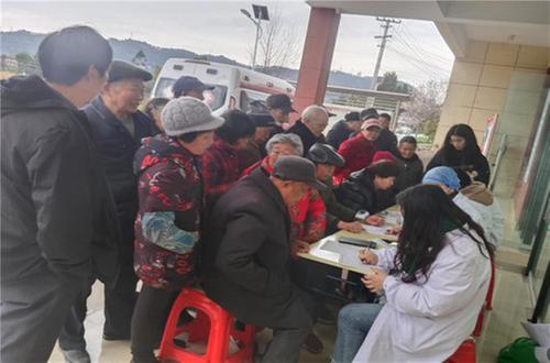 广安经开区枣山街道携手枣山卫生院开展老年人免费体检活动