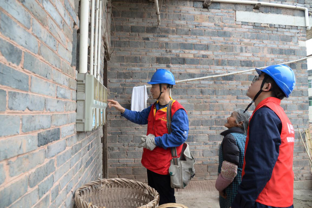 邻水县：“电雷锋”上门服务 护航百姓用电无忧