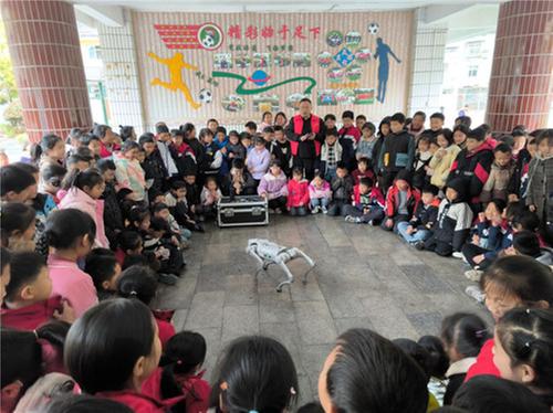 恩阳区科协开展科普大篷车进校园活动