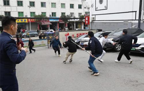金堂县第三人民医院开展消防应急培训暨反恐防暴演练活动