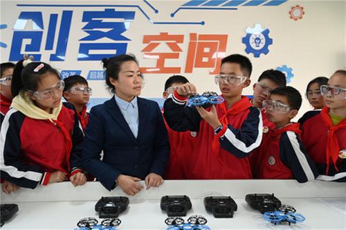 内江：“创客空间”乐趣多