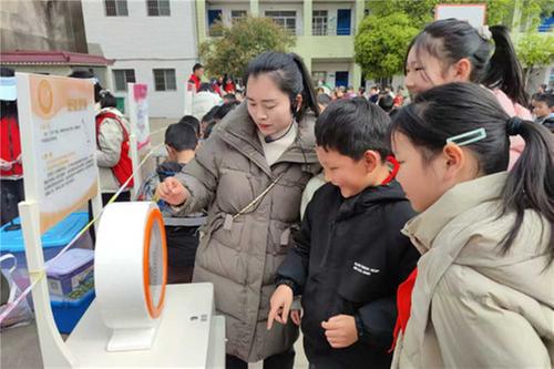 仁寿县科协开展“你好科学”科普方舟巡展活动