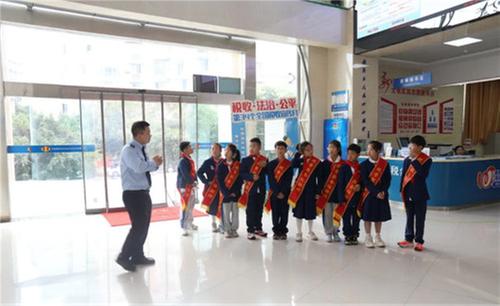 内江市市中区：税宣“春风”进校园 普法护航助成长