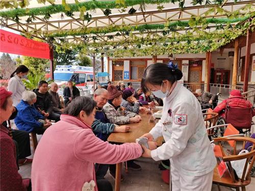 巴中市中医医院：春风送暖护健康  义诊倾情惠桑榆