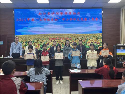 南江县乐坝小学四名学生在学区科技创新作文竞赛中获佳绩