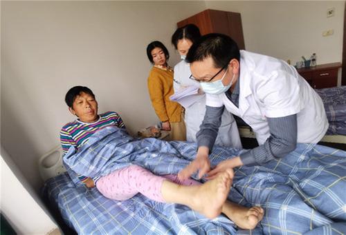 大竹县东柳中心卫生院开展医养结合延伸服务活动