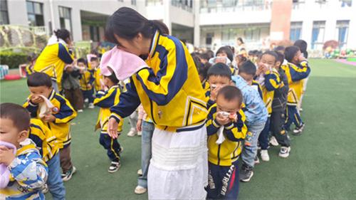 南江县长赤镇桥梁幼儿园开展消防演练 筑牢安全防线