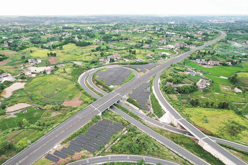 “光伏+高速”织绿网