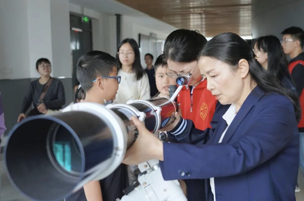 看岩石、观星空、做模型！东兴这场研学活动乐趣满满