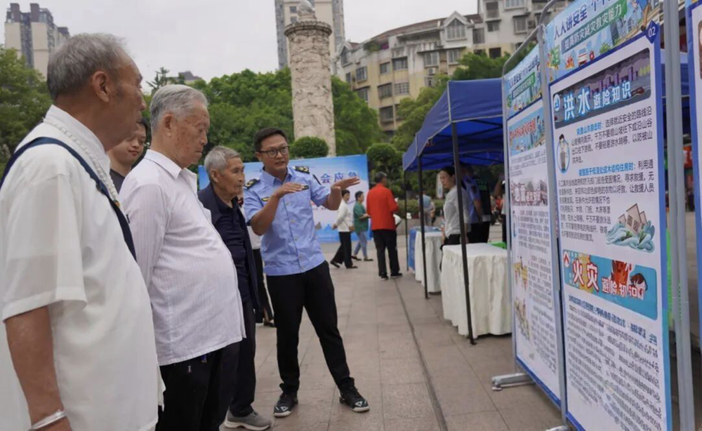 5·12全国防灾减灾日｜东兴区多部门联动普及应急知识