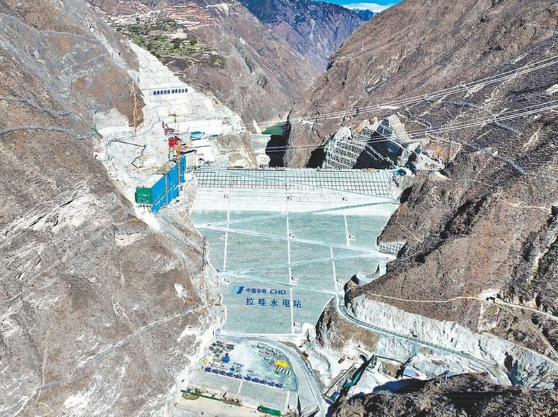 三元防裂体系护航拉哇水电站大坝建设